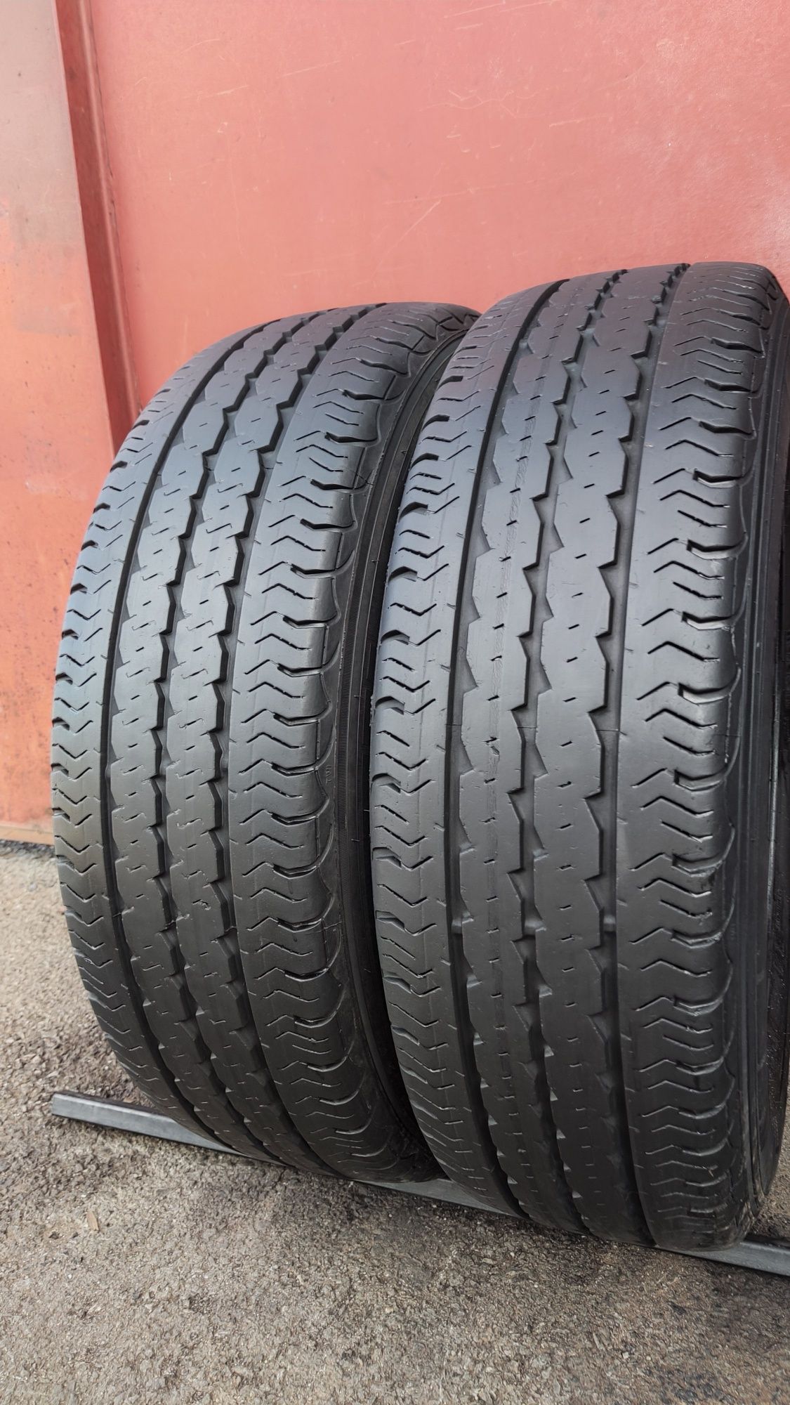 2бр. бусови гуми 205/75/16C, Pirelli 
6.88mm
dot22
Добро състояние на