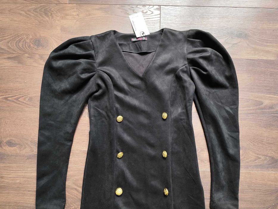 Нова къса черна дамска рокля по тялото с буфан ръкави