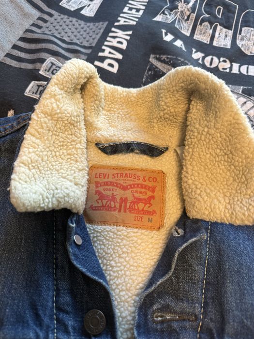Дънково яке на марка Levis………