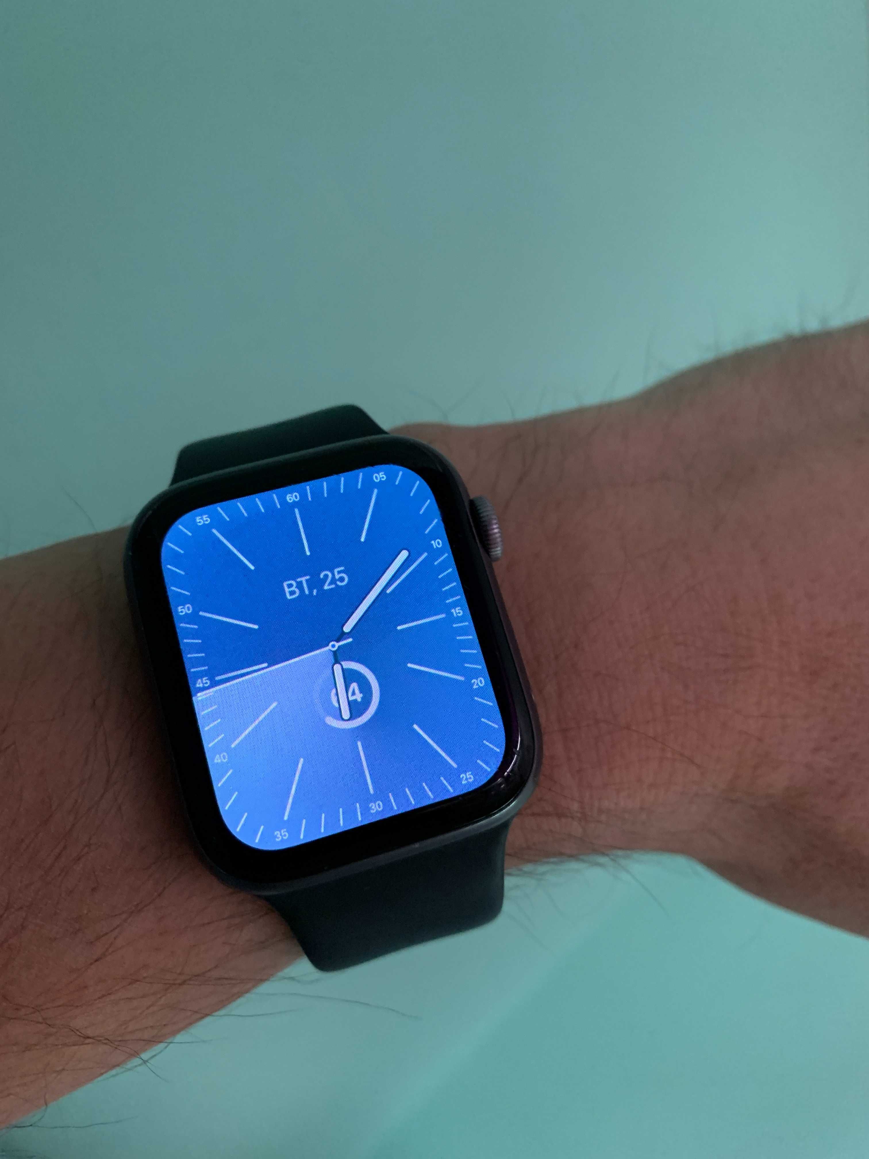 Apple Watch series 4 44 мм
