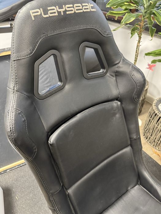 Playseat Evolution – cockpit racing pentru volan, stare bună