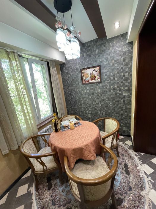 Продаётся 4-комнатная квартира в престижном районе Ц-2 (Мирза Улугбек)