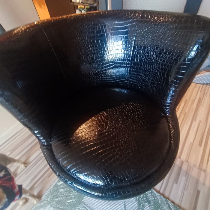 Въртящо кресло от еко лак