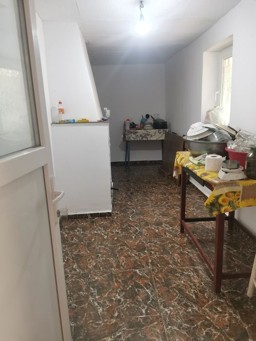 Vând doua corpuri de casă