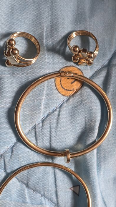 Продаются,золотые украшения.