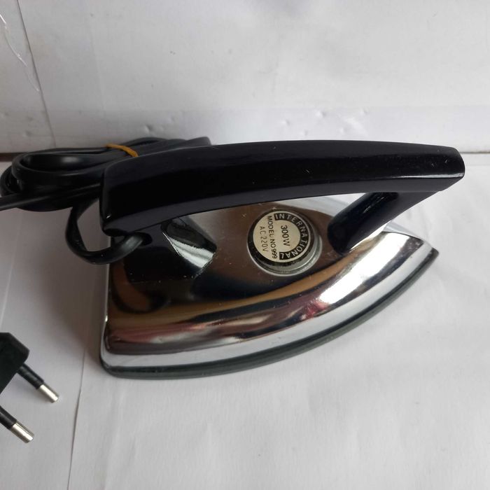 Fier de călcat mini, vintage, de voiaj, functional (100 - 85 lei)