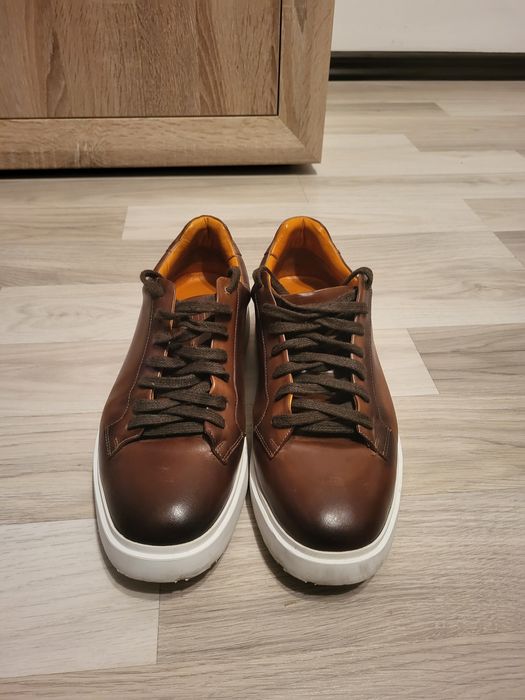 Vând papuci casual