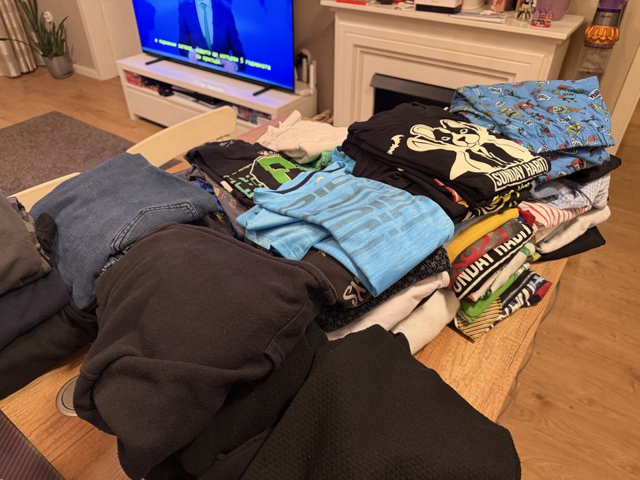 Продавам сет детски дрехи 10-11 години