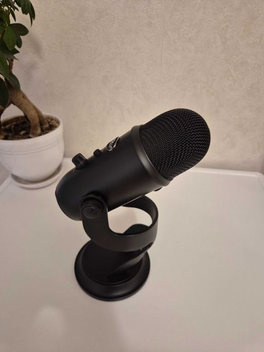 Чисто нов професионален микрофон Blue Yeti на супер ниска цена