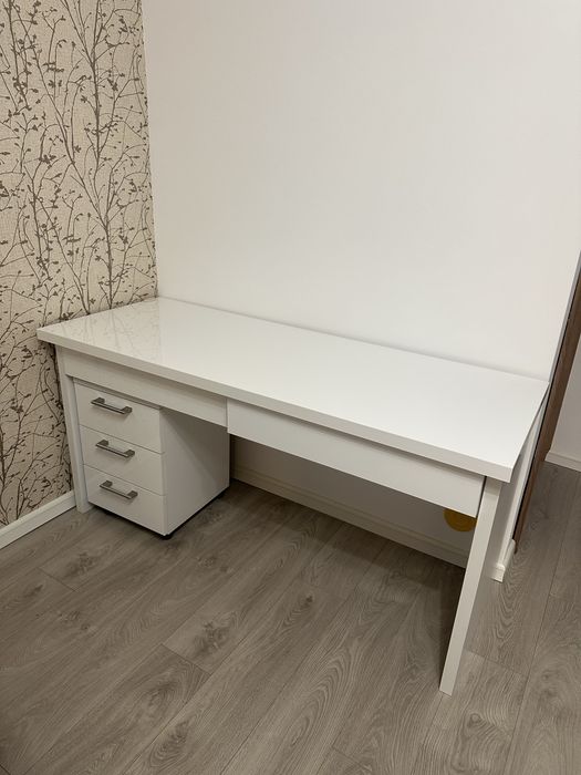 Set Birou si dulap pe roti