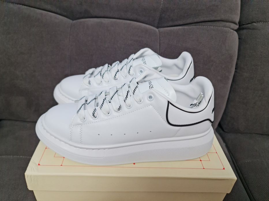 Vând Adidași Alexander Mcqueen