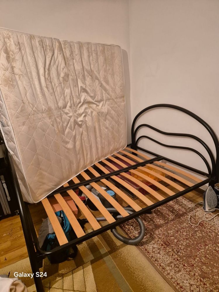 Продается кровать железная без матраса