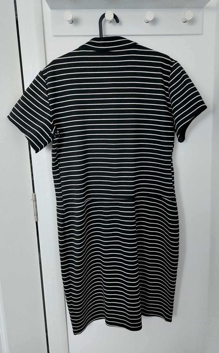 Vand rochie neagra marimea 44