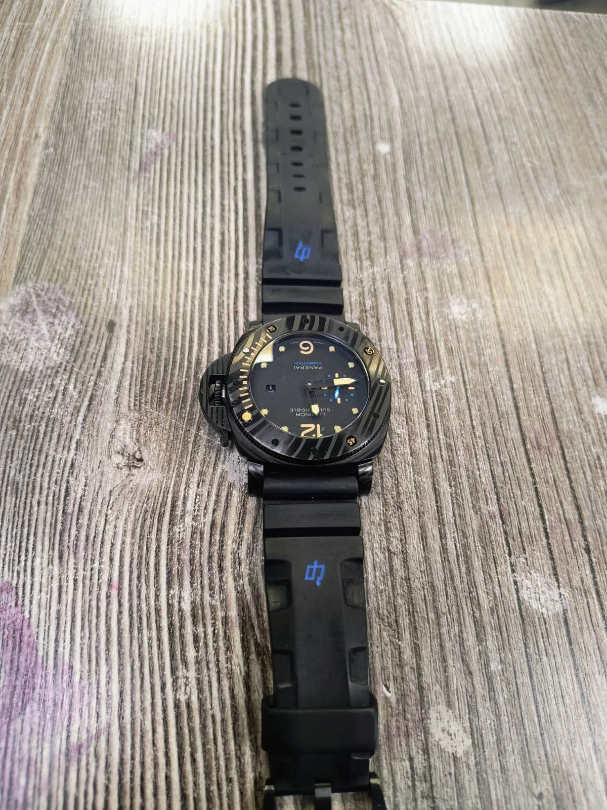 Часовник Panerai Submersible Carbotech