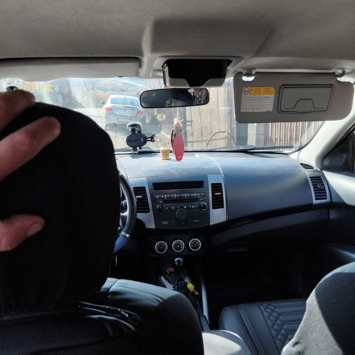 Vand sau schimb tot cu suv Mitsubishi othlande motor 2.0 140 cp