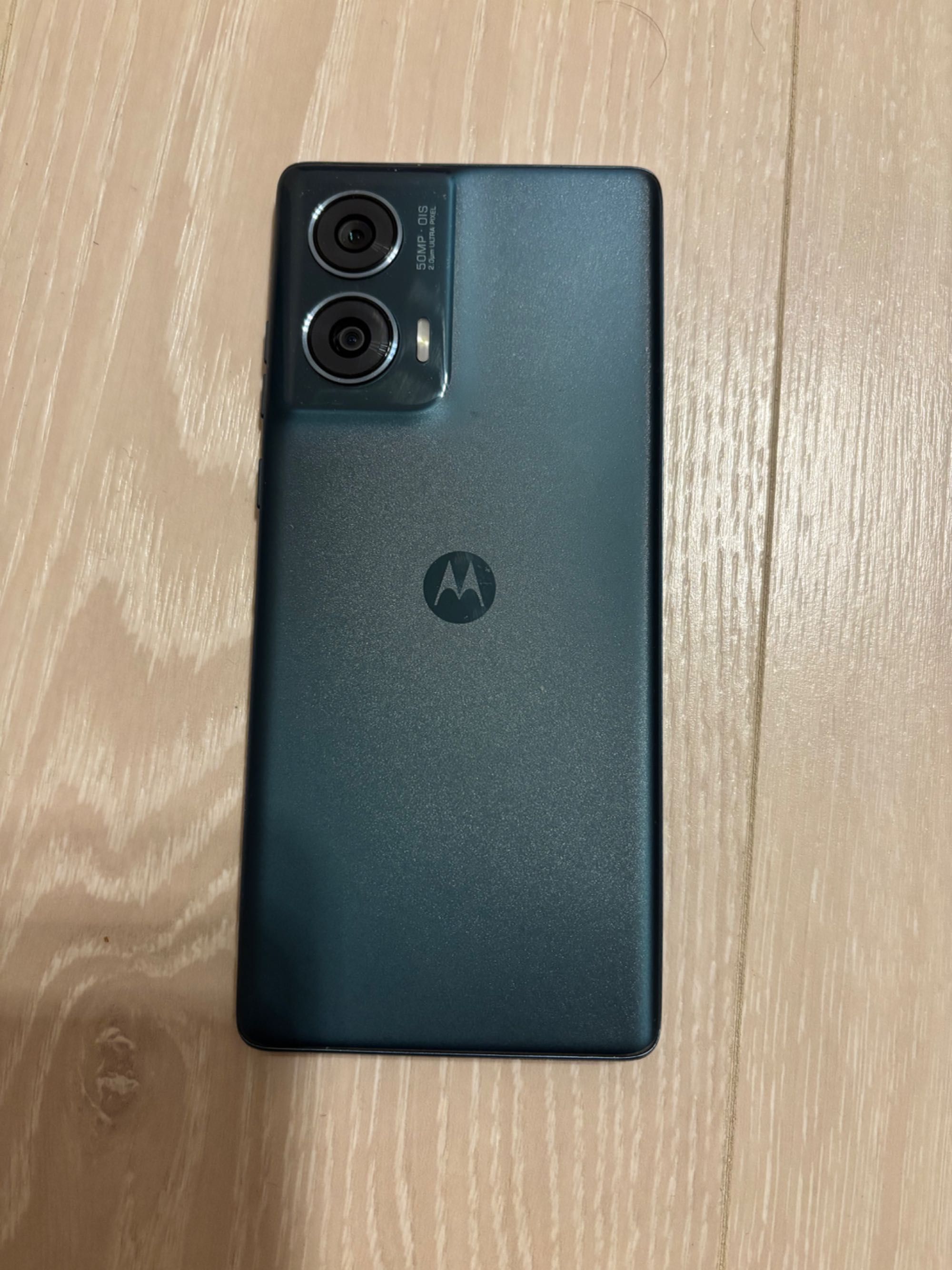 Смартфон Motorola - Edge 50 Fusion  512GB с две години гаранция .