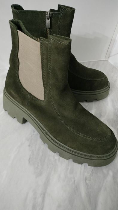 Продам новые зимние ботинки челси