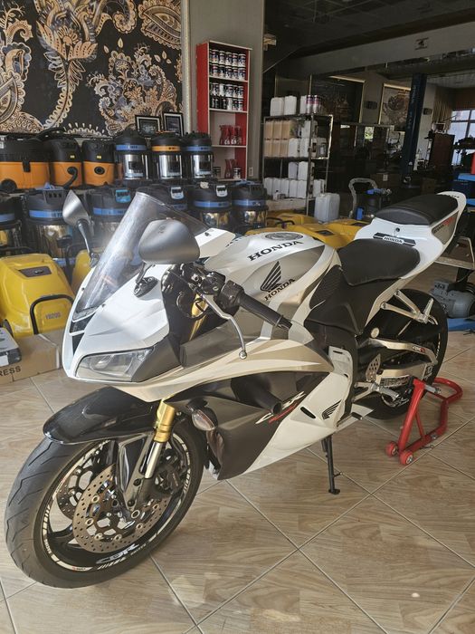 Срочно продаётся HONDA CBR600RR