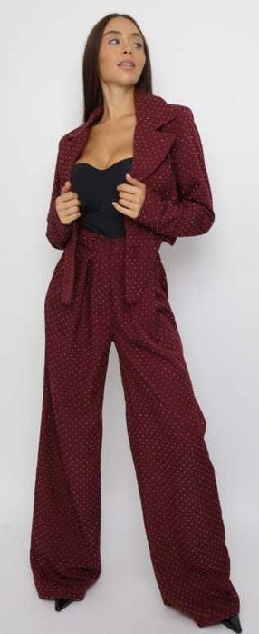 Дамски костюм с камъни