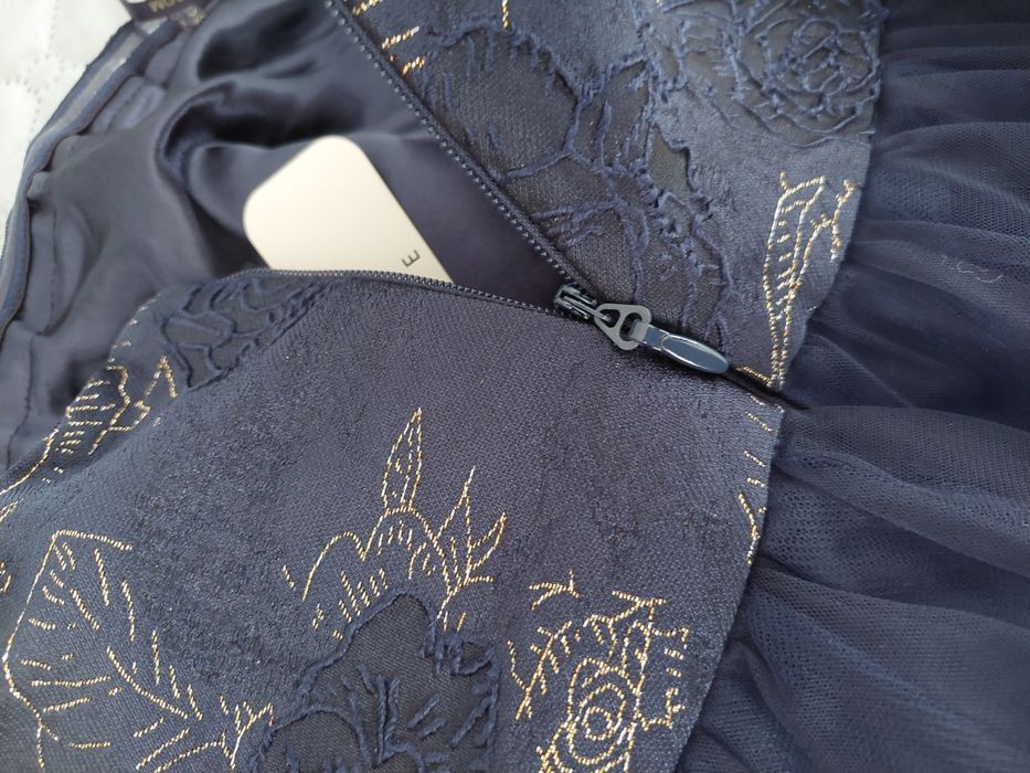 Продавам официална рокля!