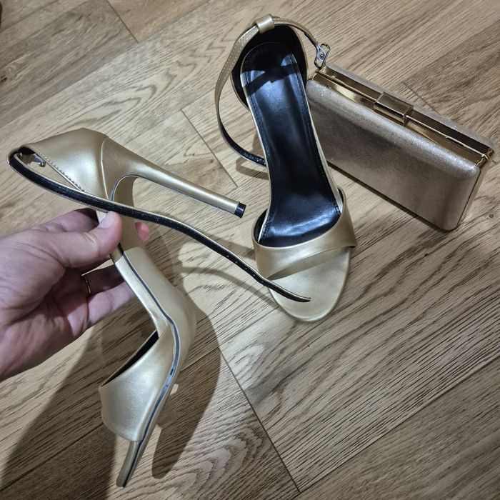 Sandale 38 si plic aurii