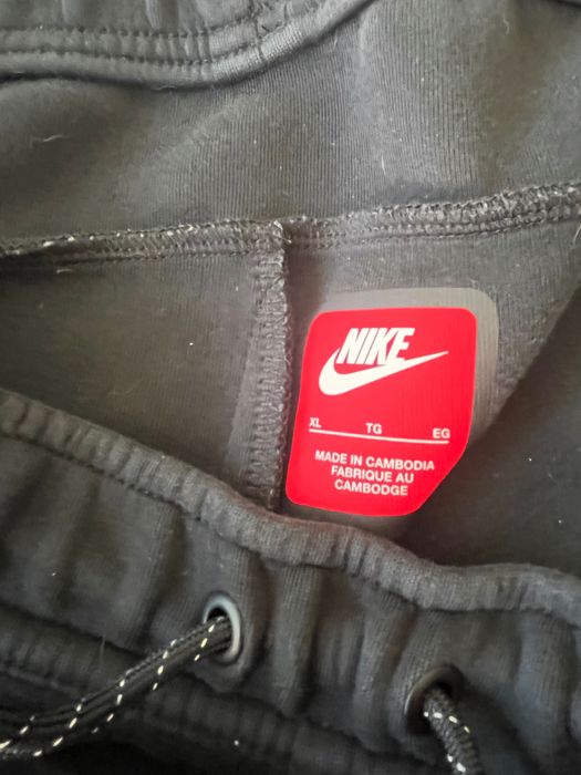 Оригинално долнище Nike tech fleece