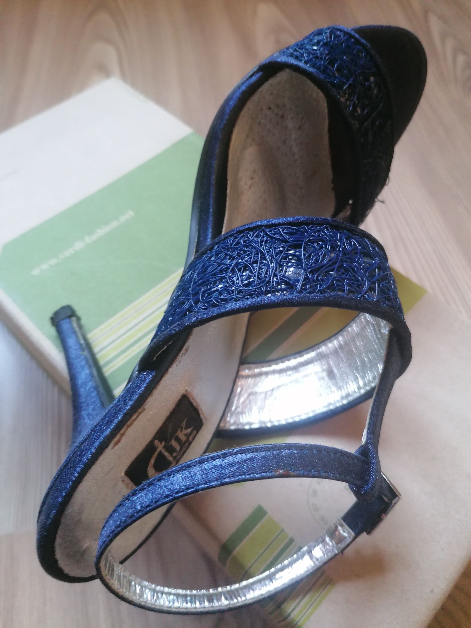 Sandale culoare albastru lucios, nr. 37