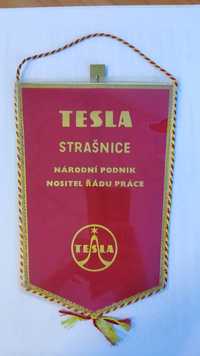 Флажок со значком 60 лет Tesla Strasnice