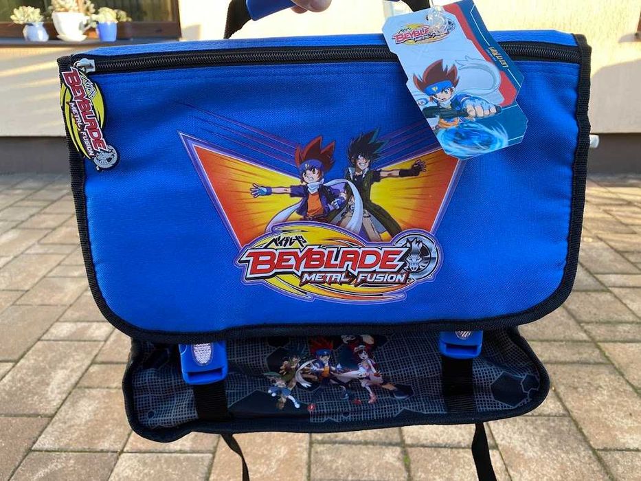 Ghiozdan Beyblade pentru scoala clasele 0-4.