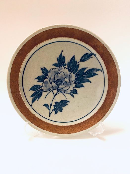 керамическая тарелка