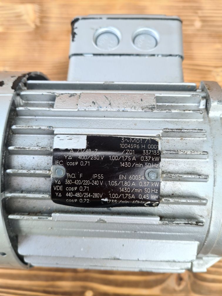 Motor trifazic RGM EN 60034, 380 si 220 v