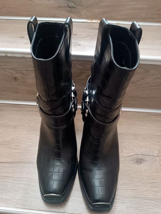 GUESS черни боти