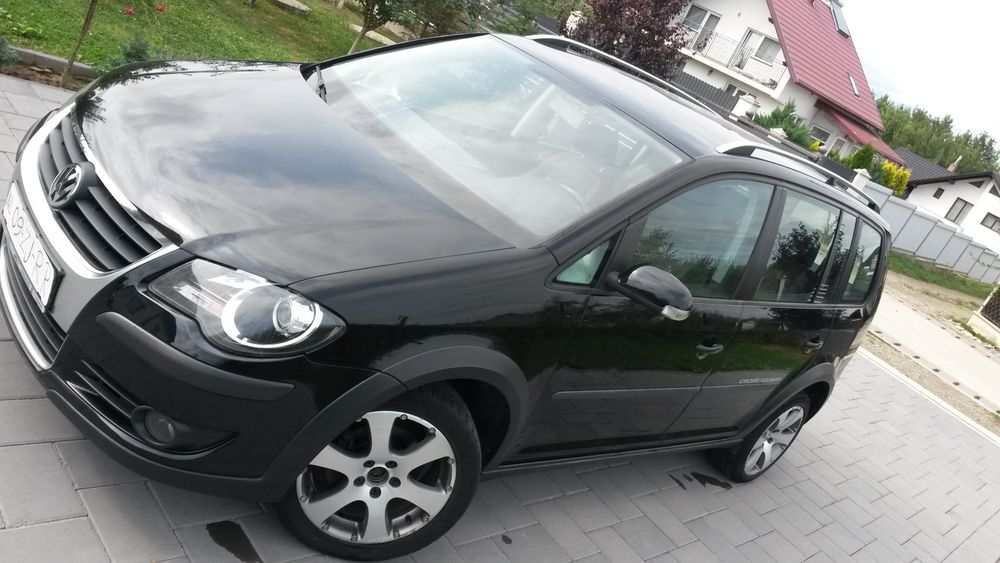 Vând -Touran cross- 1.9tdi -super pret- negociabil.