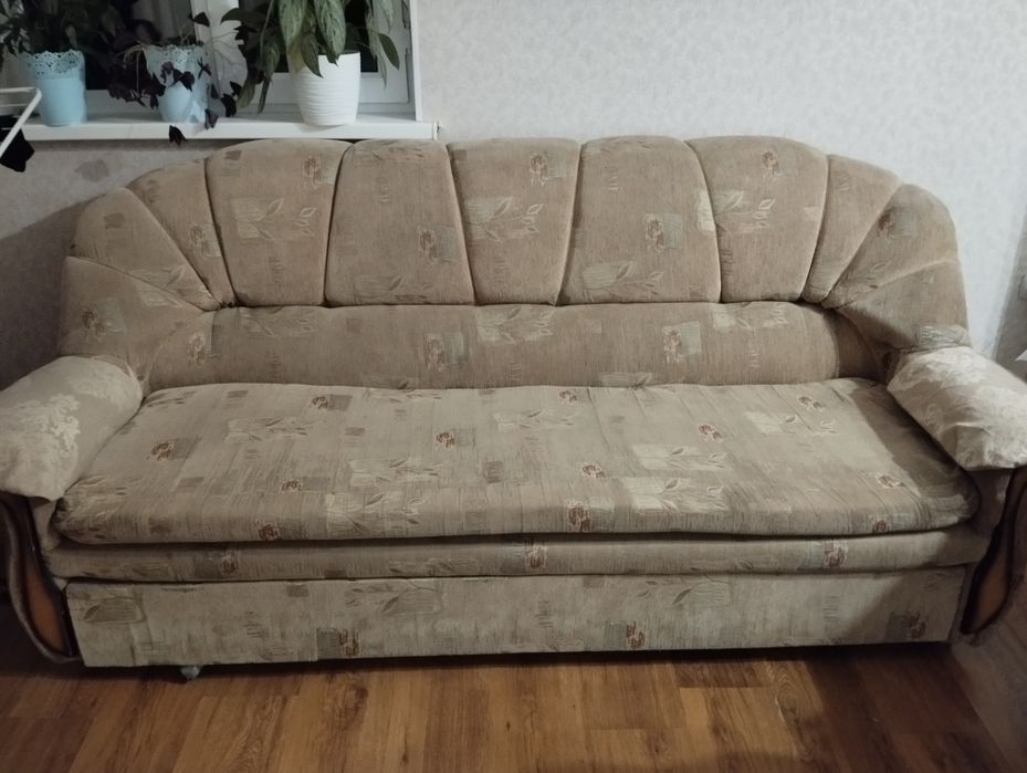 Диван за 5.000 тг. и тахта за 5.000 в хорошем состоянии продается!