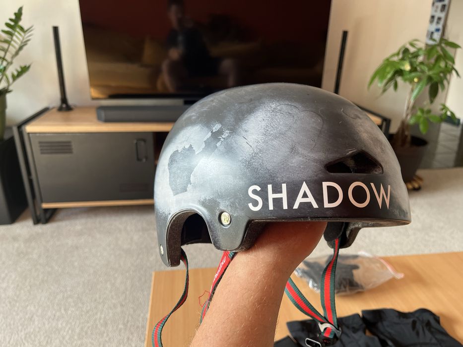 Echipament protectie BMX Shadow Conspiracy Casca Cotiere Genunchiere