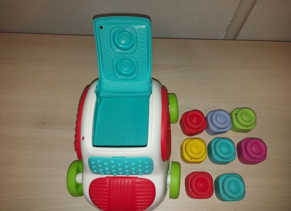 Jucarie senzoriala-masina si cuburi moi