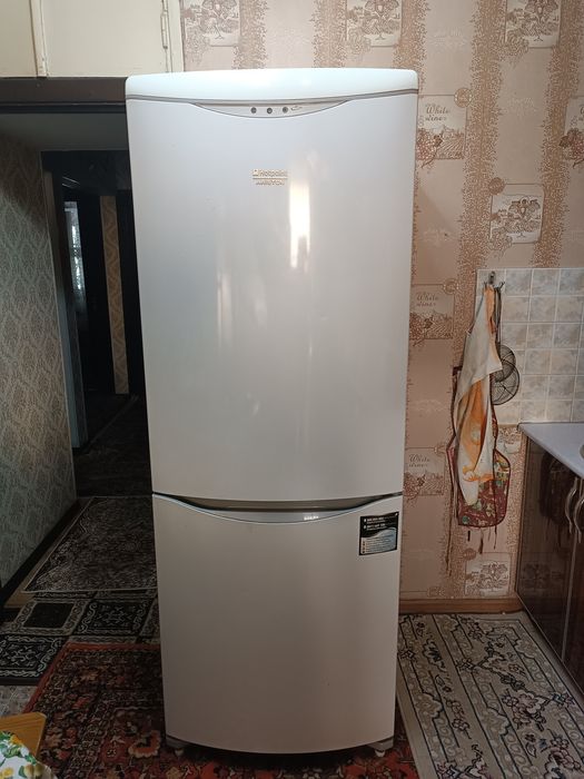 Холодильник Hotpoint ariston