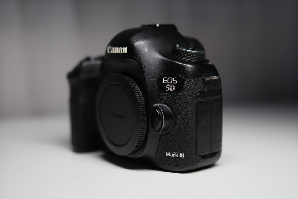 DSLR profesional full frame Canon 5d mark iii