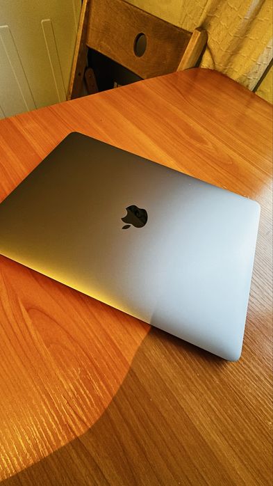 Макбук М1 в идеальном состоянии