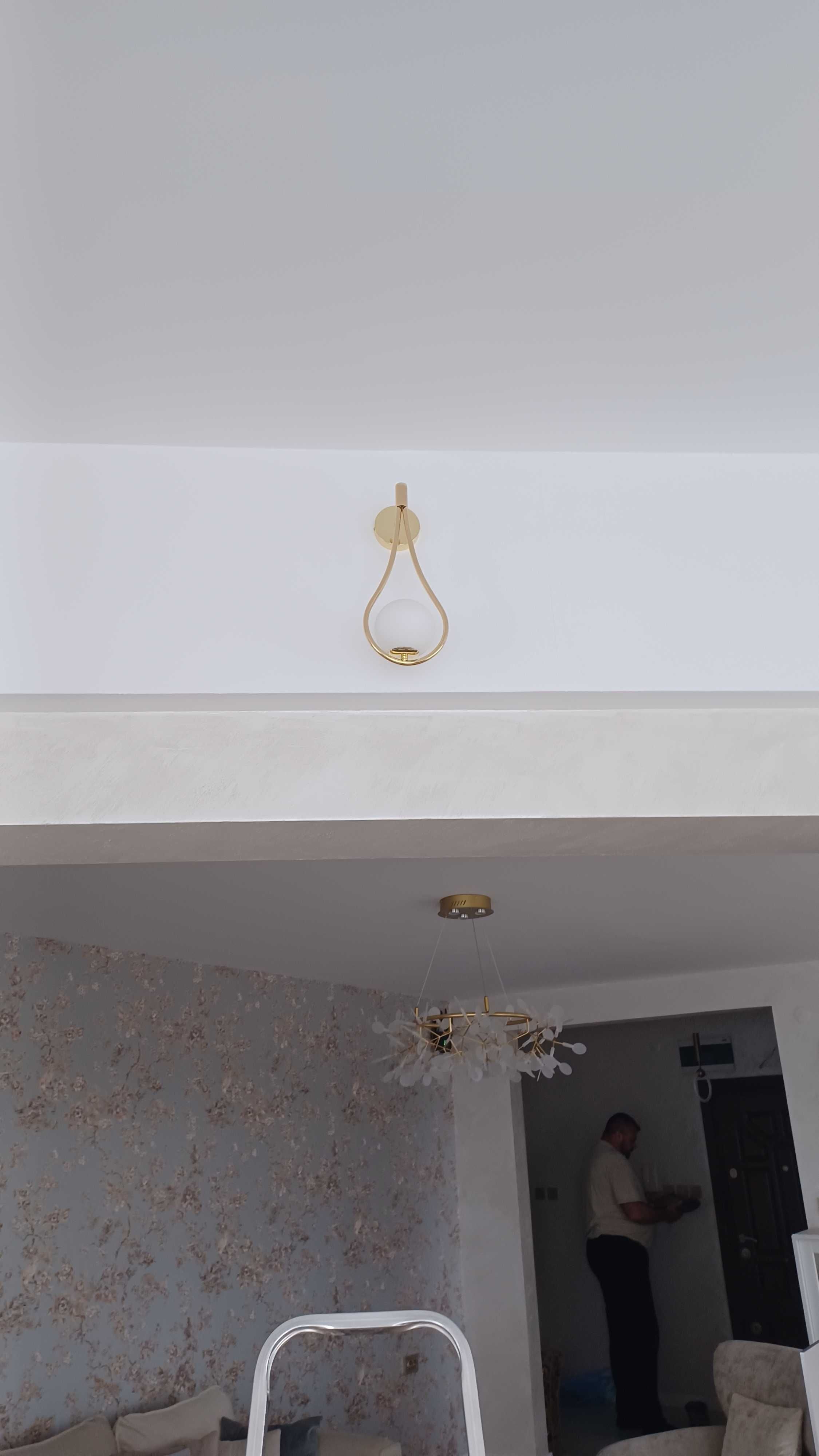 Лампи за стена и таван