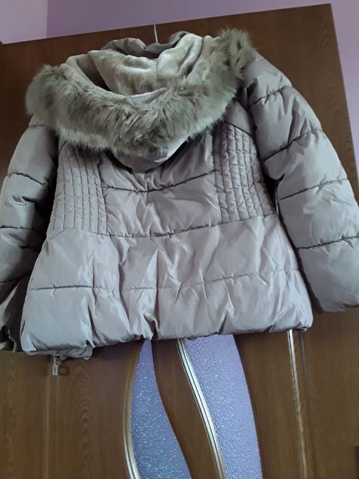 Vând Geacă Damă cu Glugă si Blăniță Mărimea L