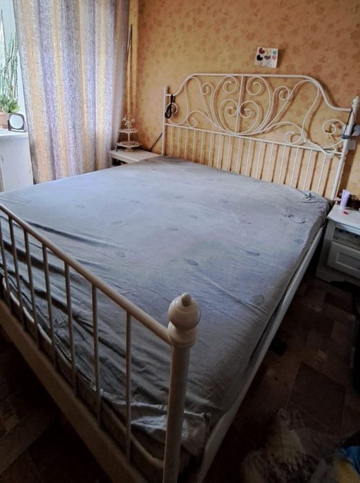 Продам двуспальную кровать