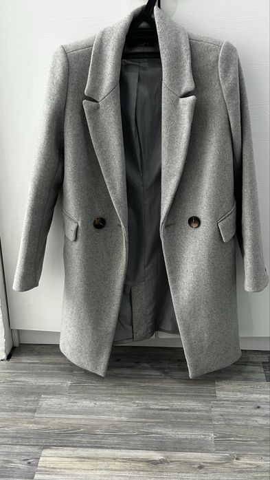 Продается пальто Stradivarius