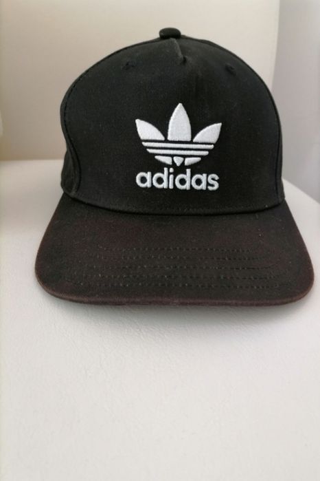 Vand Șapcă firma sport/fashion noua produs de calitate import.