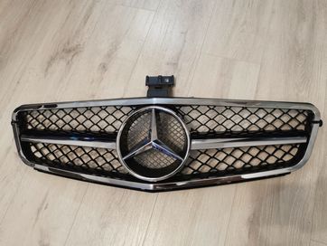 Решетка с емблема тип C63 AMG за Mercedes W204