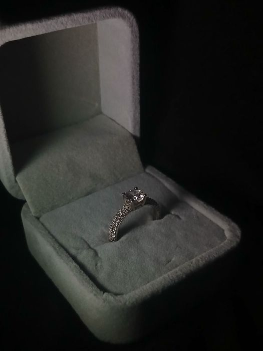 красива бижута в ново състояние