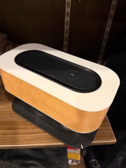 Лампа с безжично зарядно устройство и Bluetooth високоговорител Touch