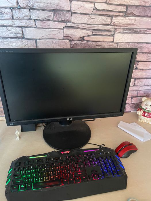 Монитор LG почти неизползван