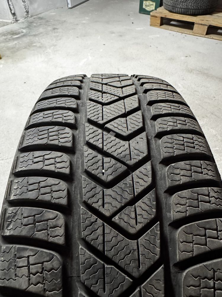 Зимни гуми Pirelli 235/45/19