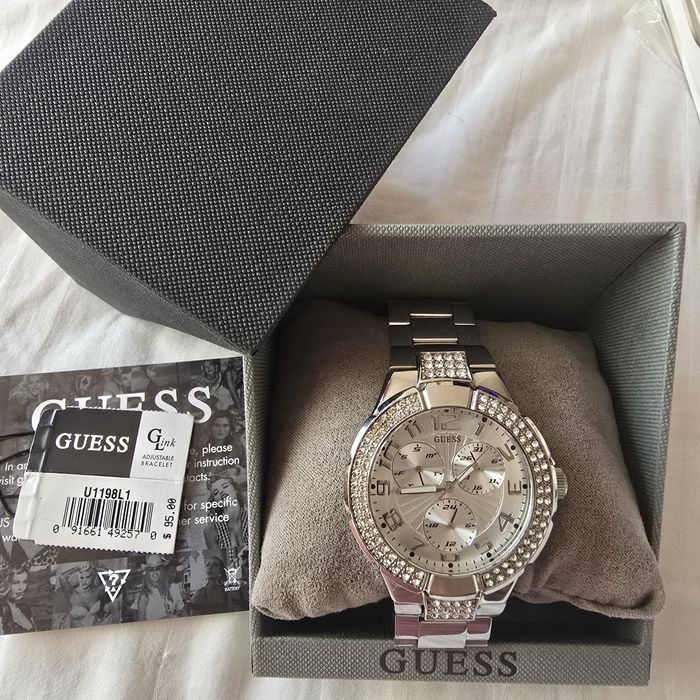 Ceas Guess argintiu. Model G12557L. Utilizat.